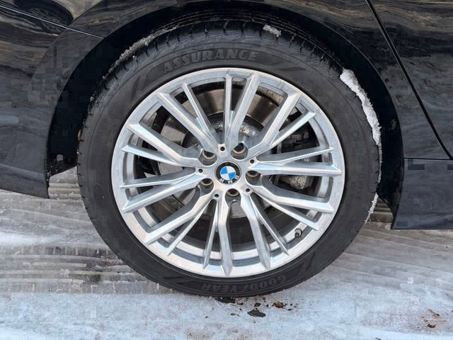 Used 2023 BMW 330i xDrive Sedan w/ Premium Package image 7