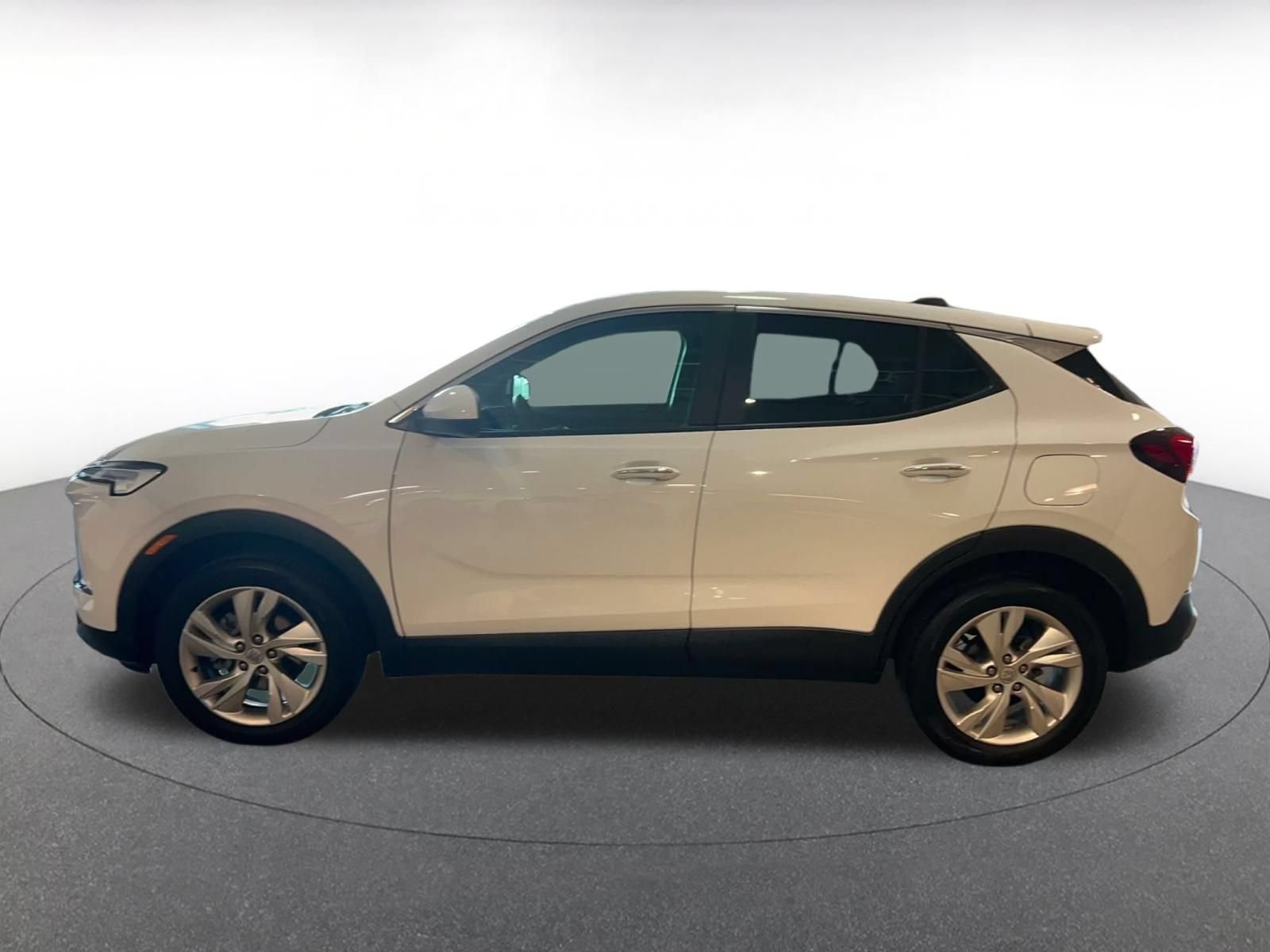 Used 2025 Buick Encore GX Preferred AWD/4WD image 8