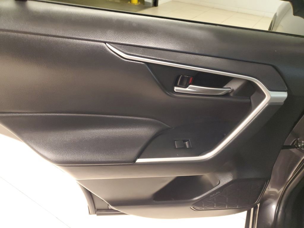 Used 2021 Toyota RAV4 XLE w/ Convenience Package image 14