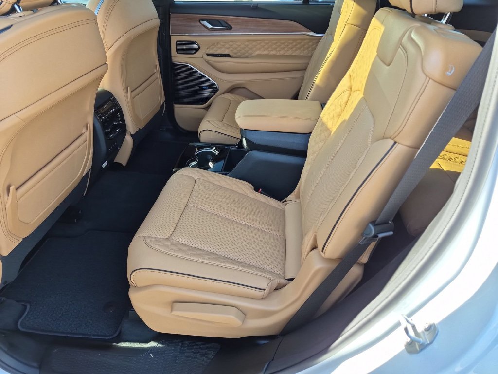 New 2027 Jeep Grand Cherokee L Summit AWD/4WD image 26