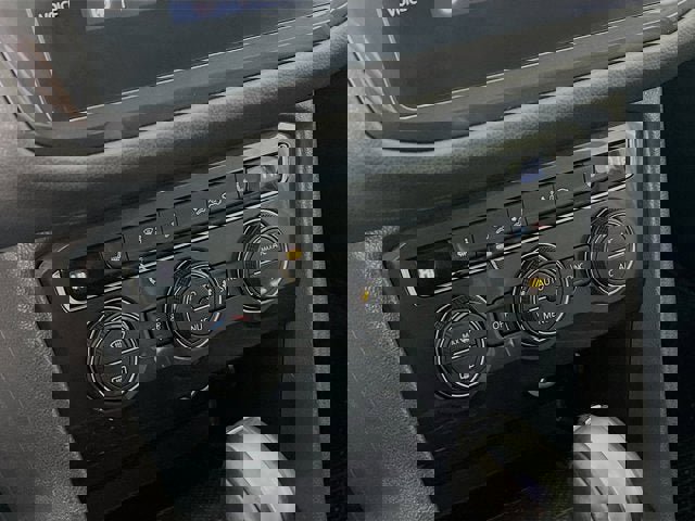 Used 2021 Volkswagen Tiguan SE image 15