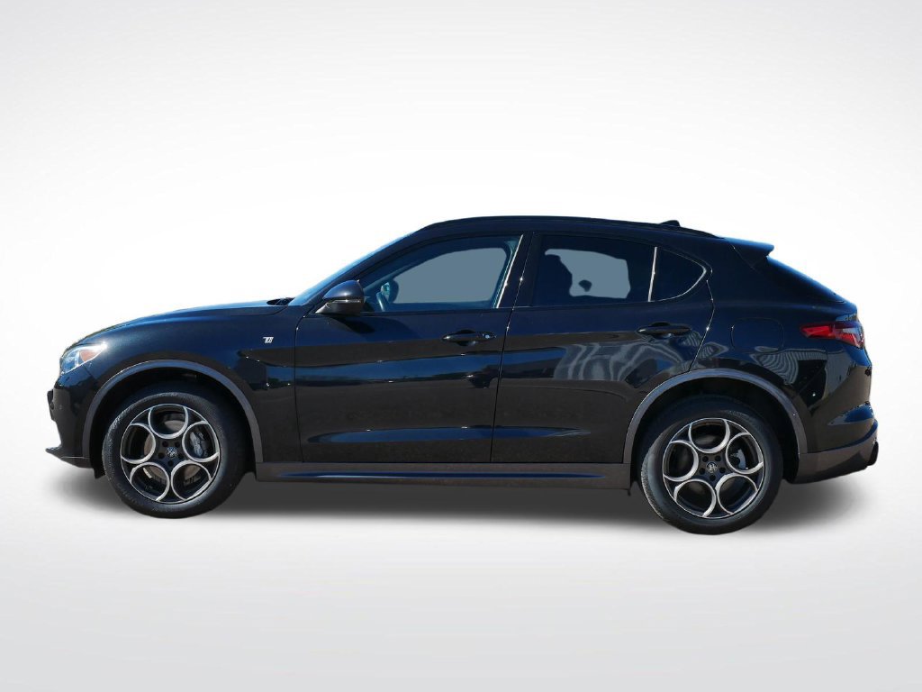 Used 2023 Alfa Romeo Stelvio Ti AWD/4WD image 8