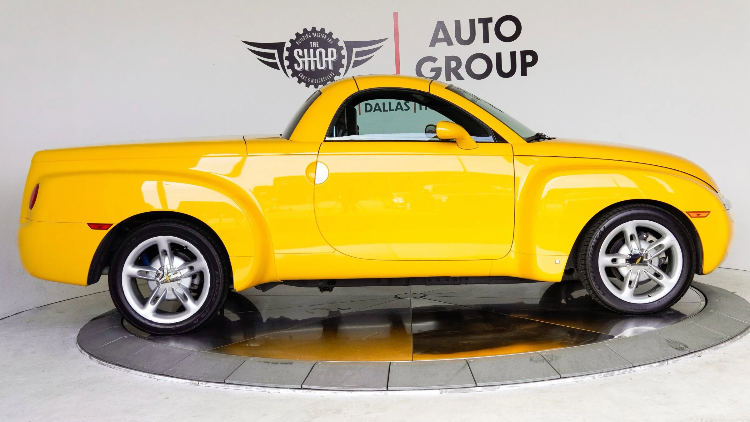Used 2006 Chevrolet SSR w/ Preferred Equipment Group image 11