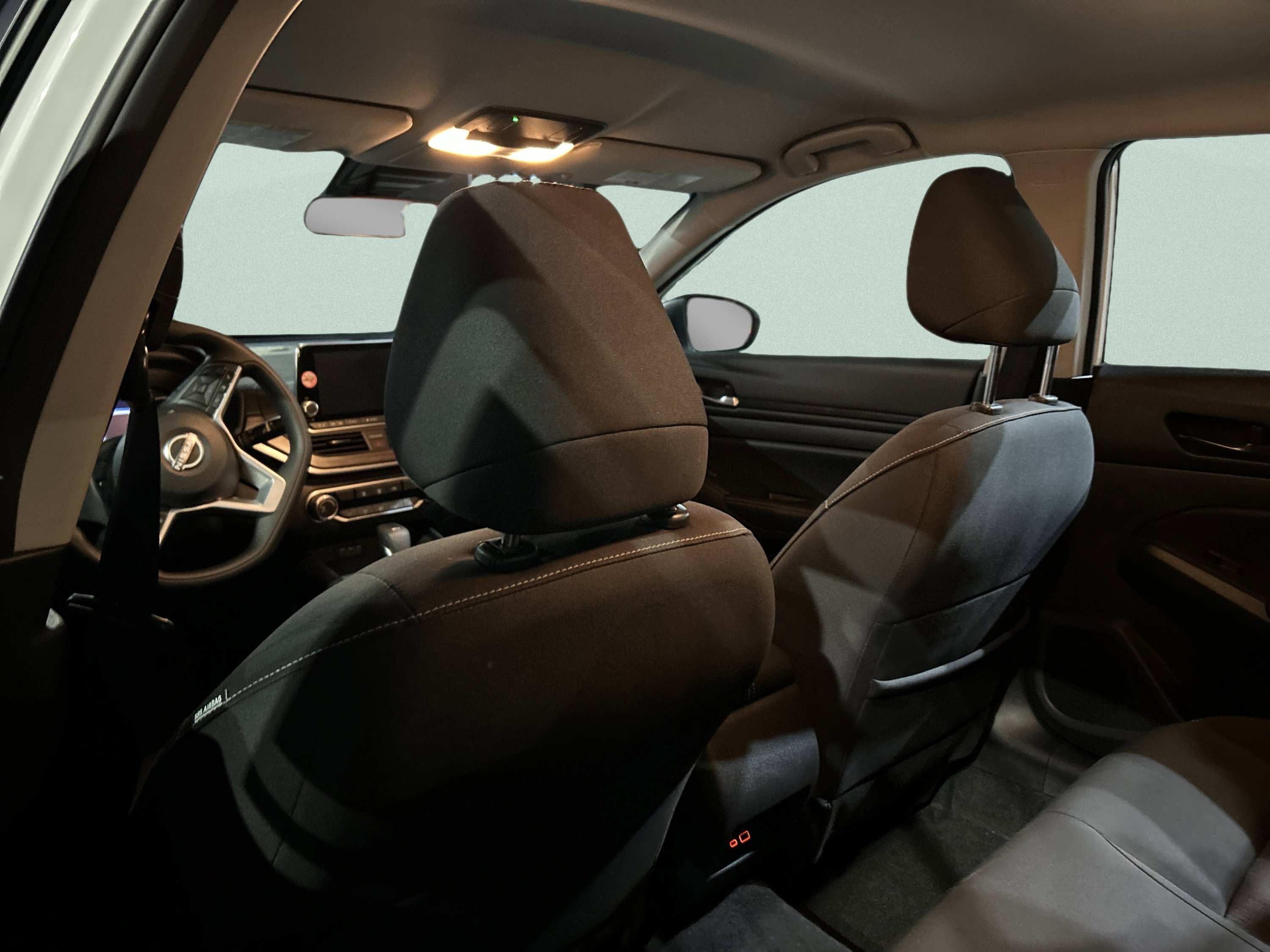 Used 2025 Nissan Altima 2.5 SV FWD image 16