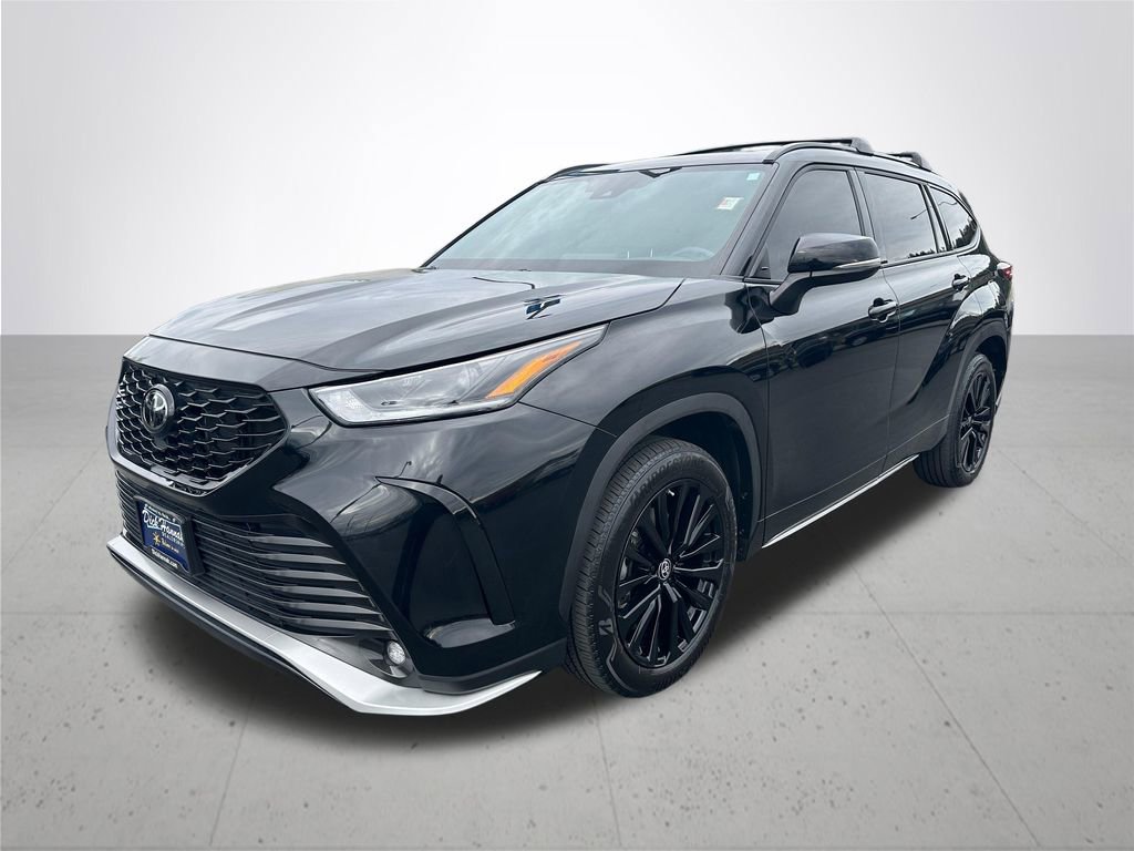 Used 2023 Toyota Highlander XSE image 2