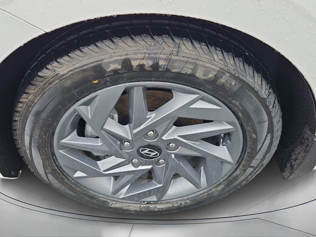 Used 2024 Hyundai Elantra Blue image 9