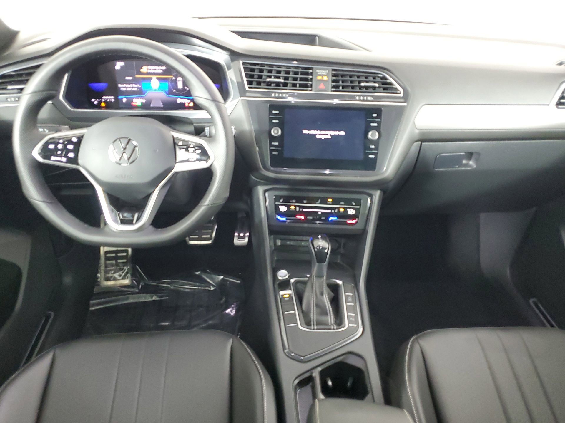 Used 2022 Volkswagen Tiguan SE R-Line image 43