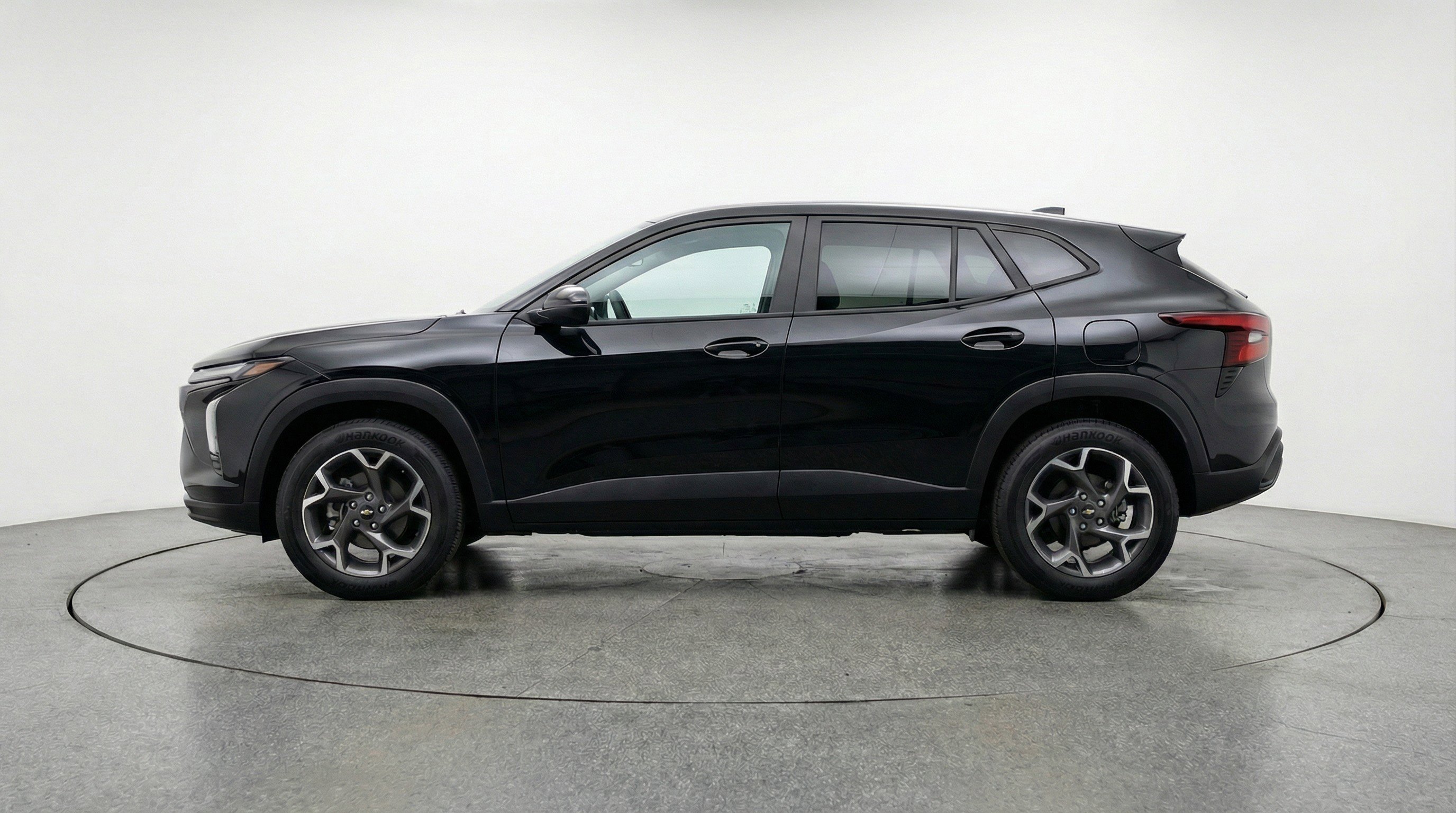 Used 2025 Chevrolet Trax LT w/ LT Convenience Package FWD image 5