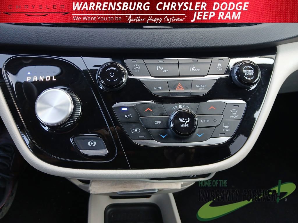 Used 2023 Chrysler Pacifica Touring-L image 26