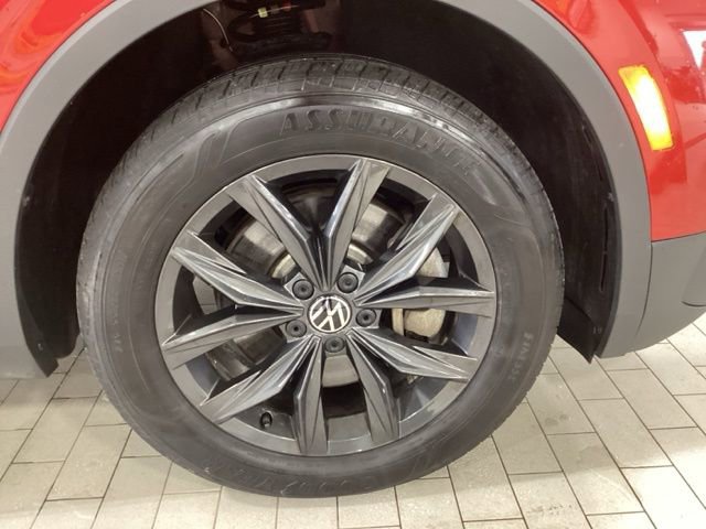 Certified 2024 Volkswagen Tiguan SE image 27