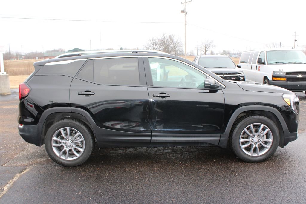 Used 2024 GMC Terrain SLT image 11
