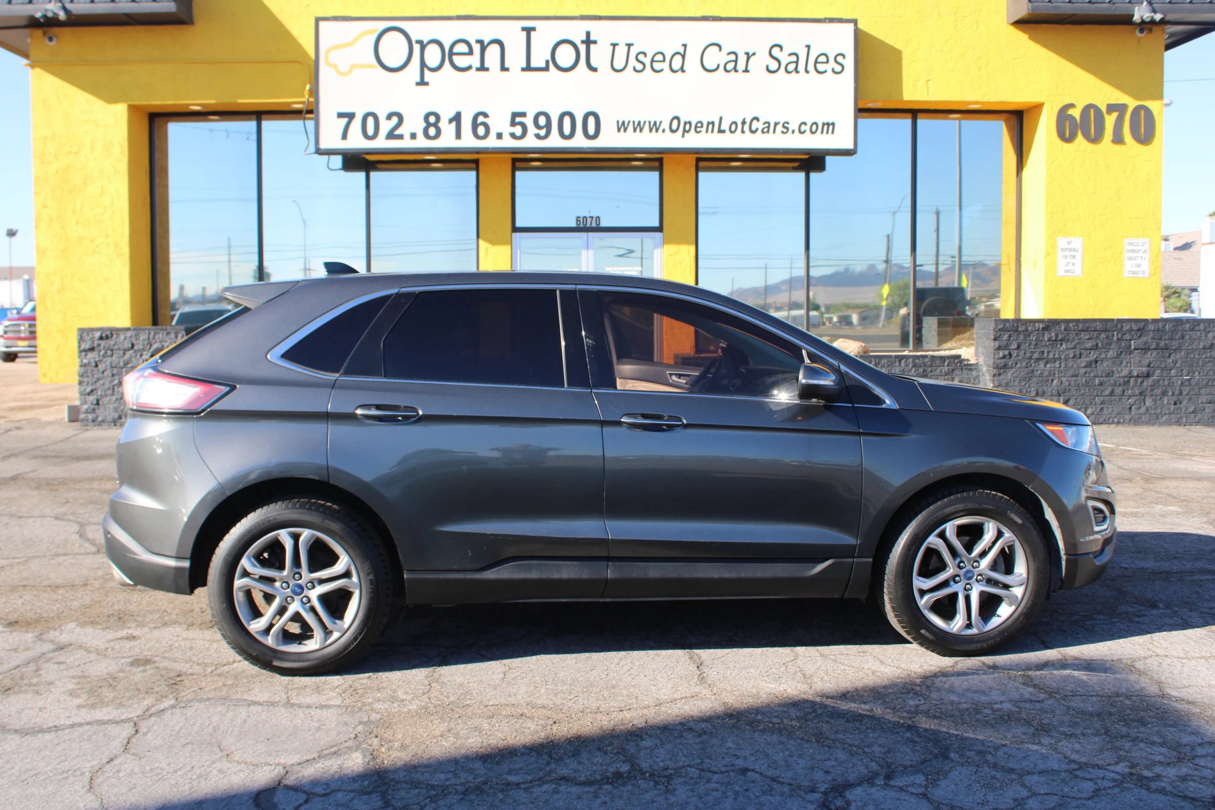Used 2018 Ford Edge Titanium w/ Equipment Group 301A FWD image 4