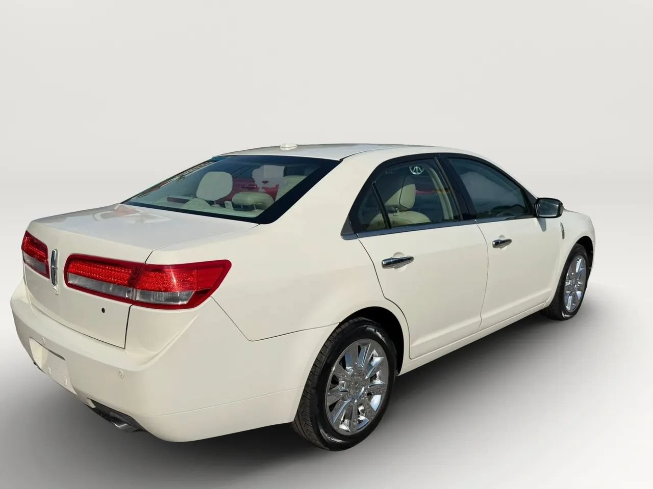 Used 2012 Lincoln MKZ FWD image 3