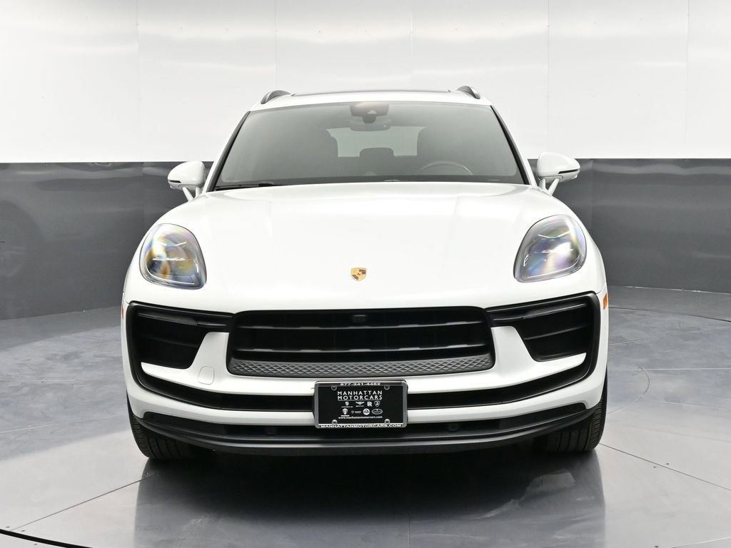 Certified 2022 Porsche Macan image 11