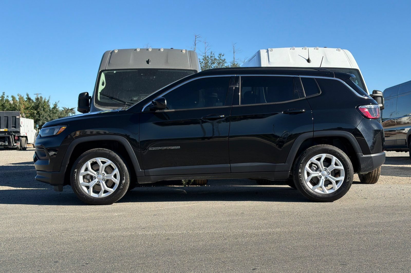 Used 2024 Jeep Compass Latitude AWD/4WD image 7