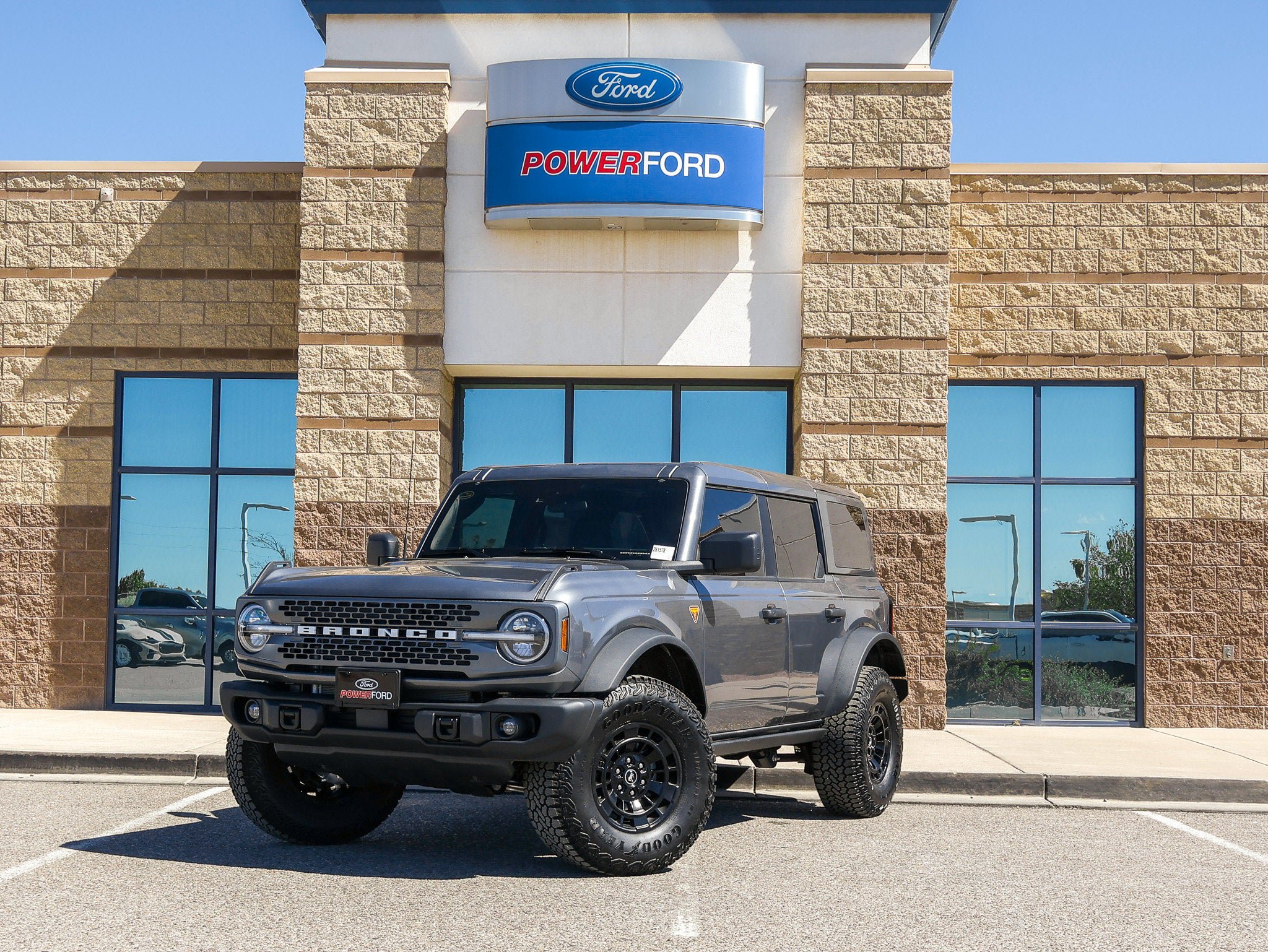 New 2026 Ford Bronco Badlands w/ Sasquatch Package AWD/4WD image 2