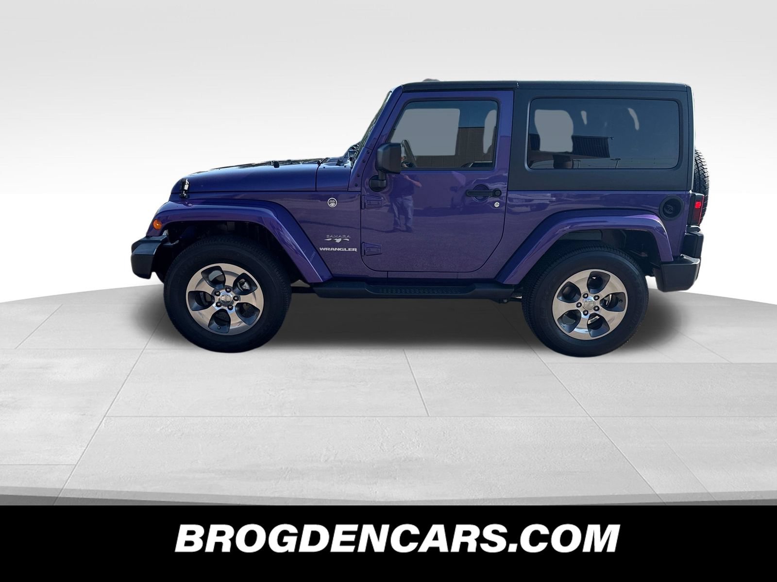 Used 2017 Jeep Wrangler Sahara w/ Connectivity Group AWD/4WD image 10