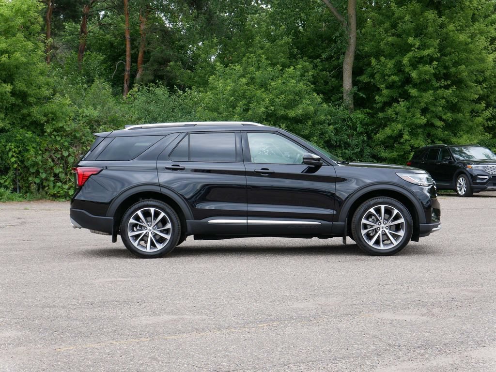 Used 2025 Ford Explorer Platinum w/ Ultimate Package AWD/4WD image 2