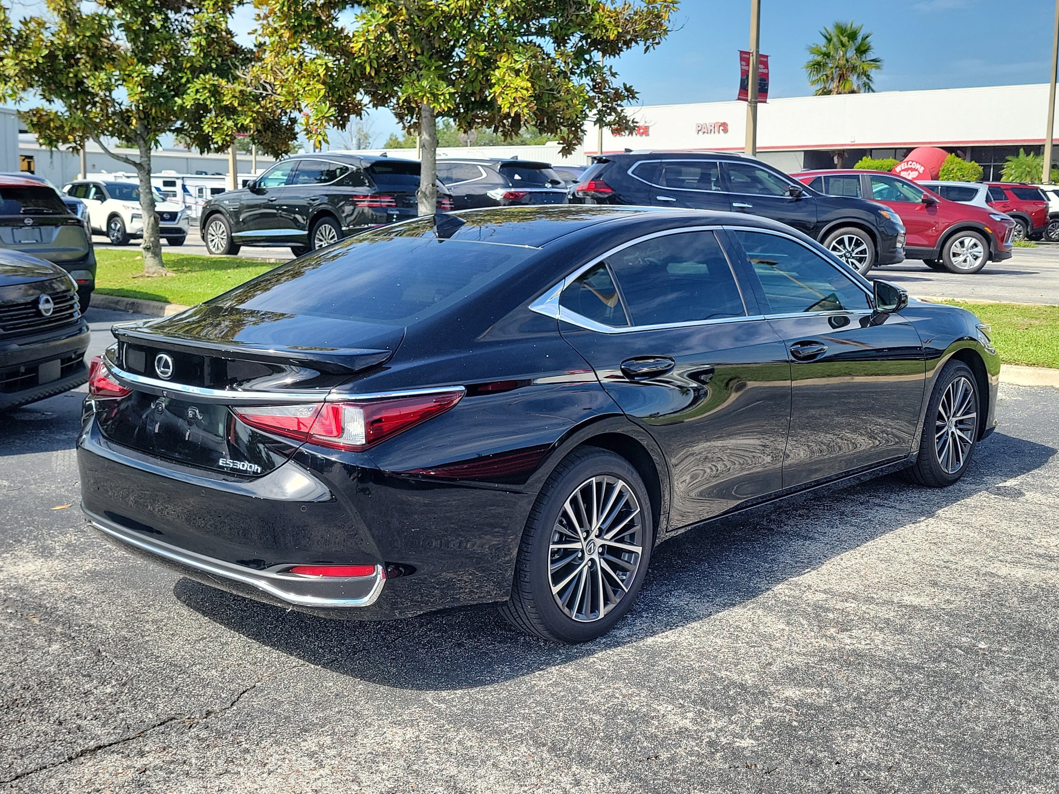 Used 2024 Lexus ES 300h w/ Premium Package FWD image 4