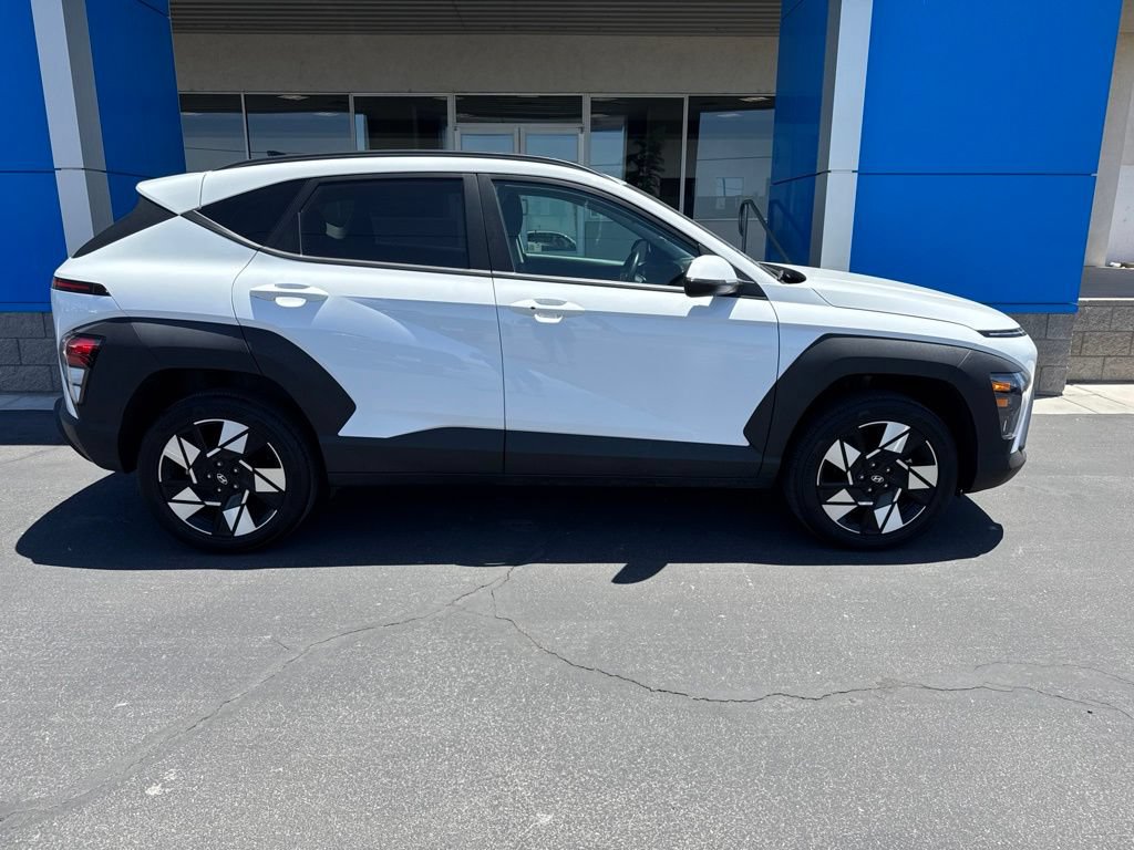 Used 2024 Hyundai Kona SEL AWD/4WD image 2