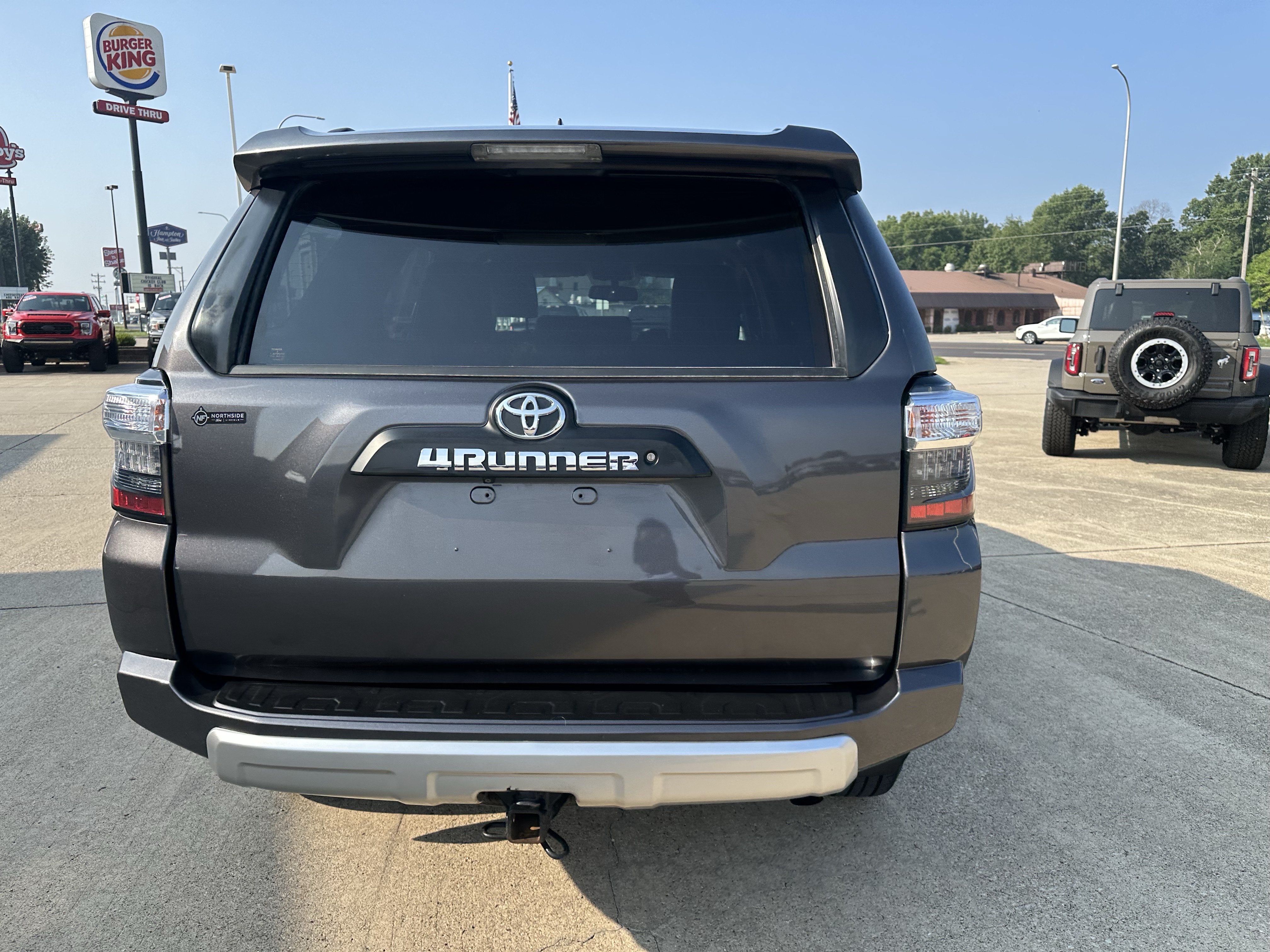 Used 2017 Toyota 4Runner TRD Off-Road Premium AWD/4WD image 4
