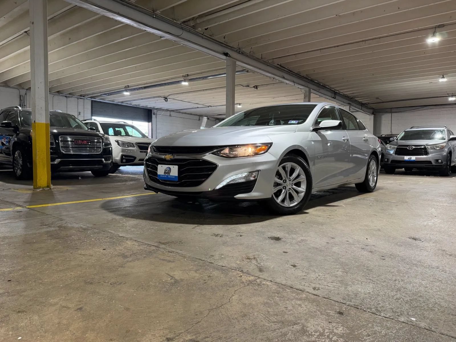 Used 2019 Chevrolet Malibu LT FWD image 2
