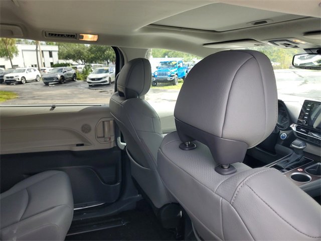 Used 2024 Toyota Sienna XLE image 30