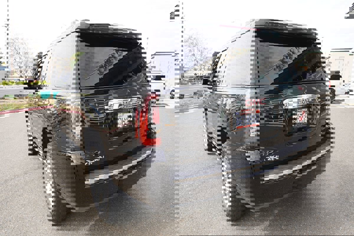 Used 2017 GMC Yukon Denali w/ Open Road Package image 12