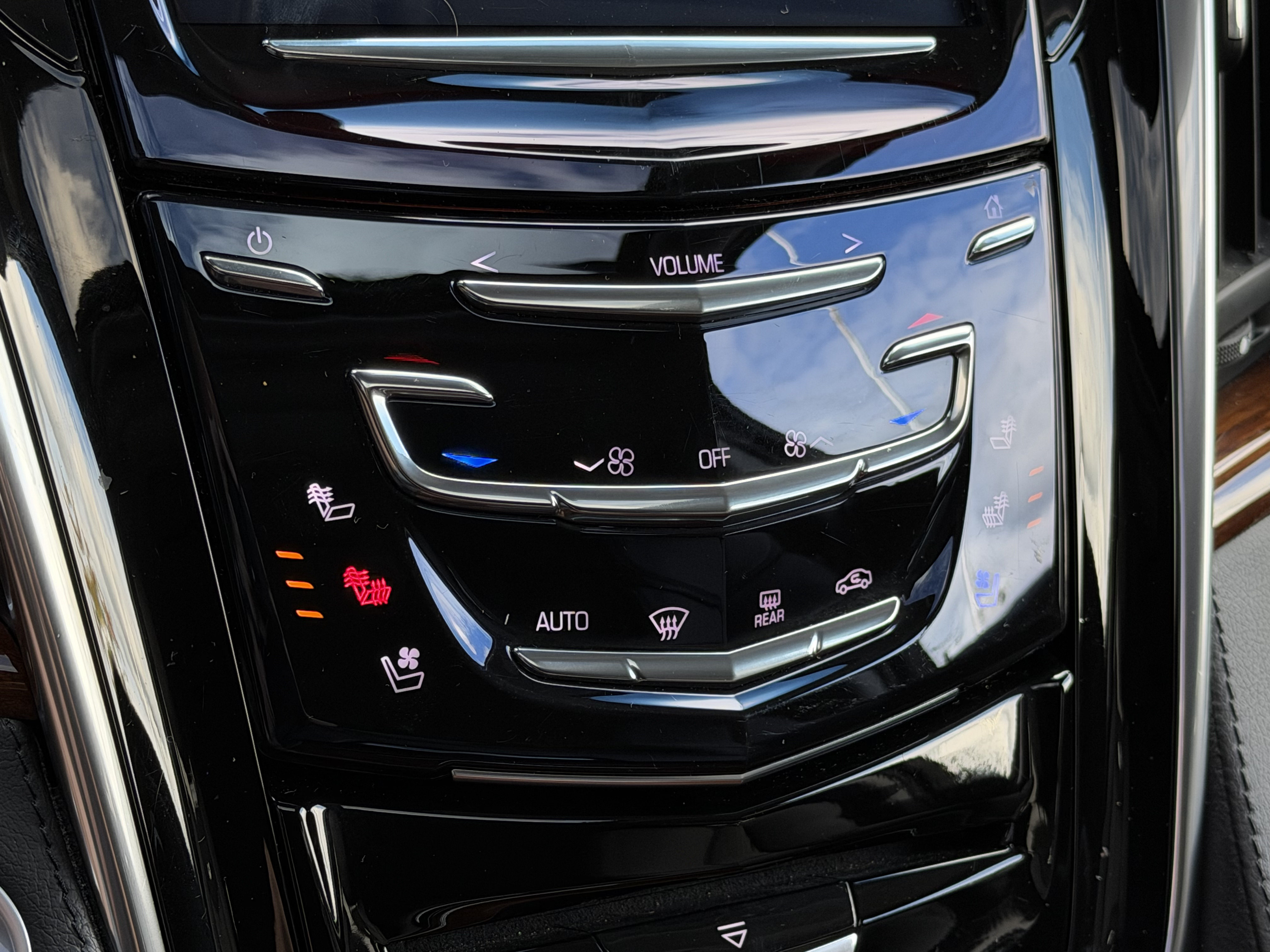 Used 2019 Cadillac Escalade ESV Luxury AWD/4WD image 37