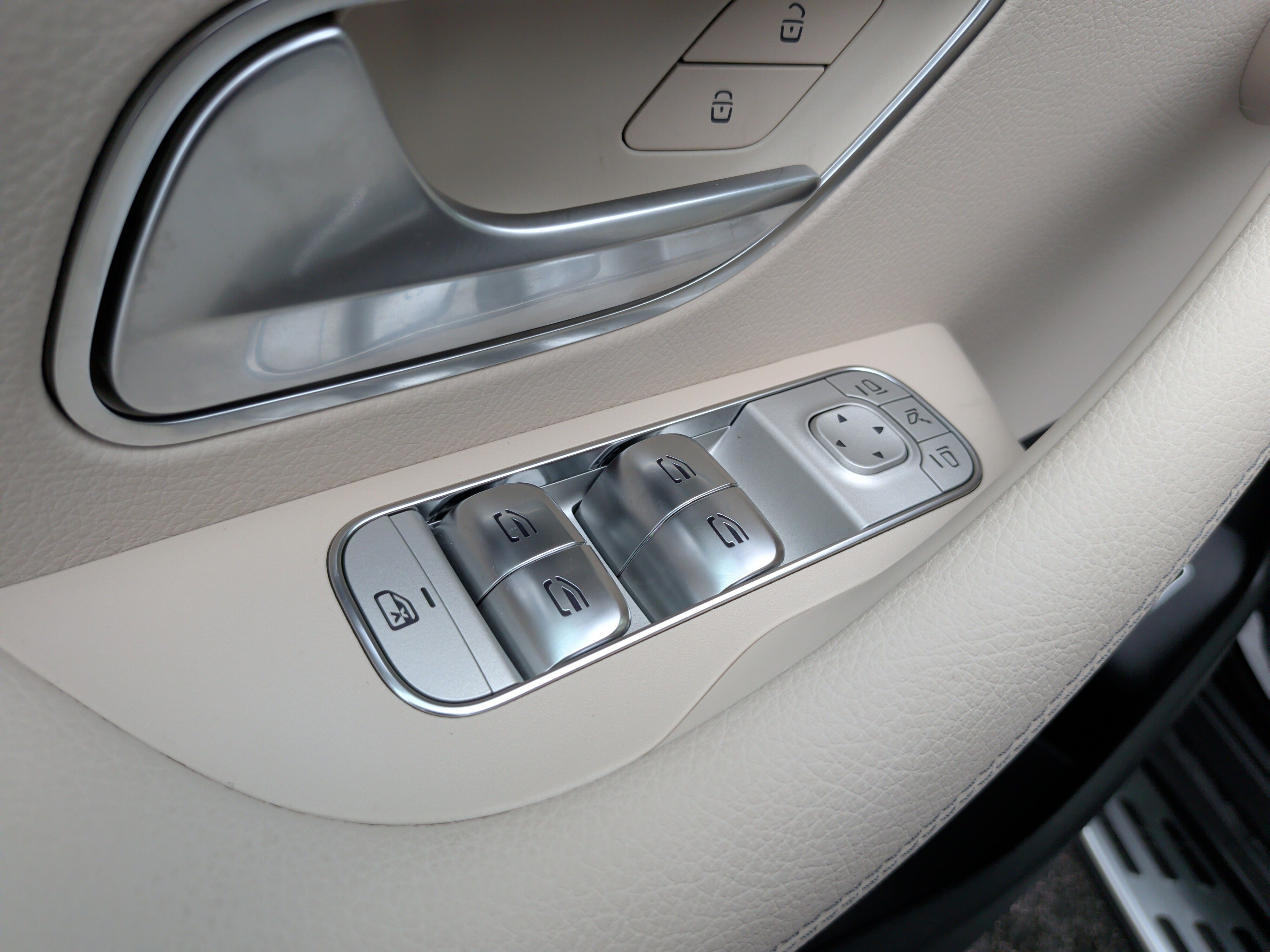 Used 2026 Mercedes-Benz GLS 450 4MATIC image 31