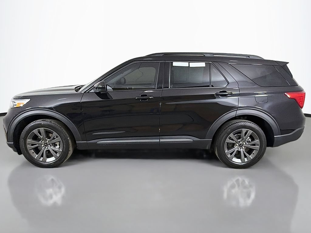 Used 2023 Ford Explorer XLT w/ Equipment Group 202A AWD/4WD image 14