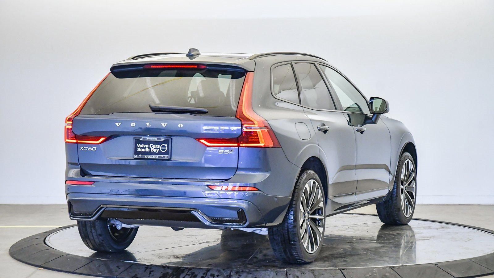New 2026 Volvo XC60 B5 Ultra w/ Protection Package Premier image 5