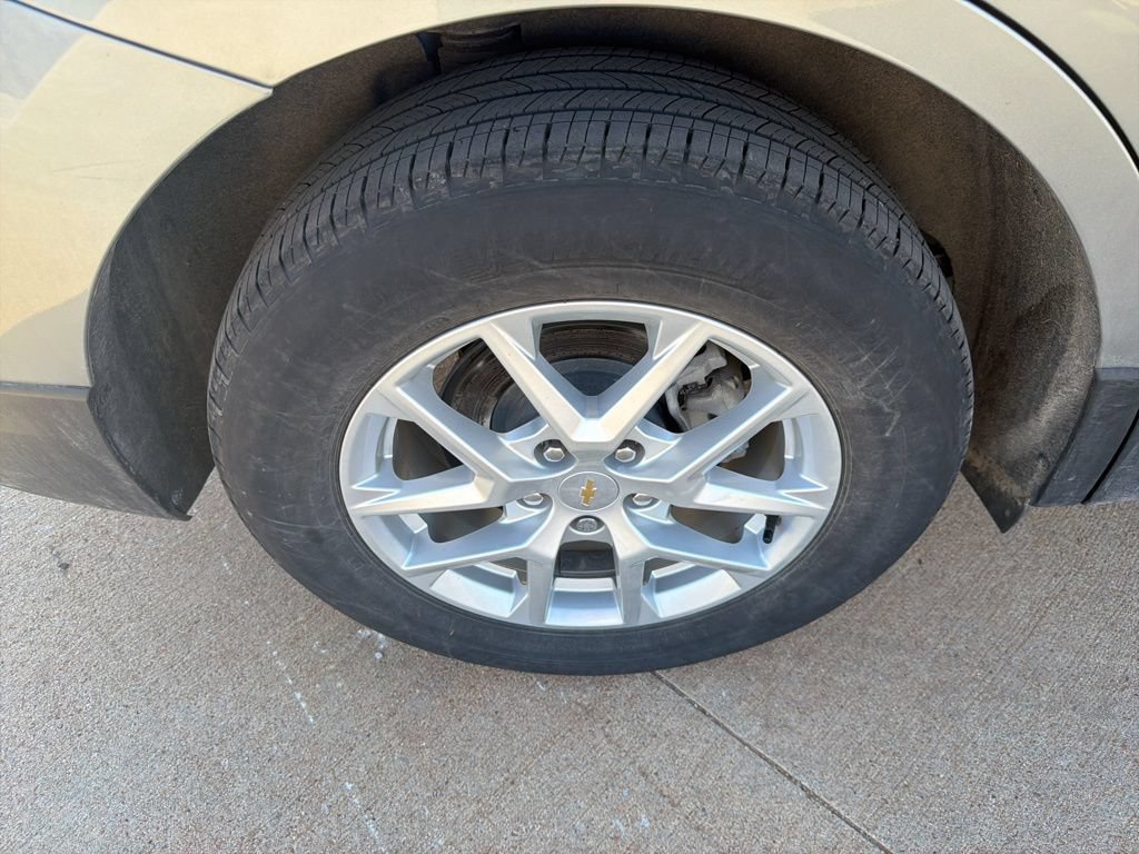 Used 2024 Chevrolet Equinox LT w/ LPO, Floor Liner Package FWD image 7