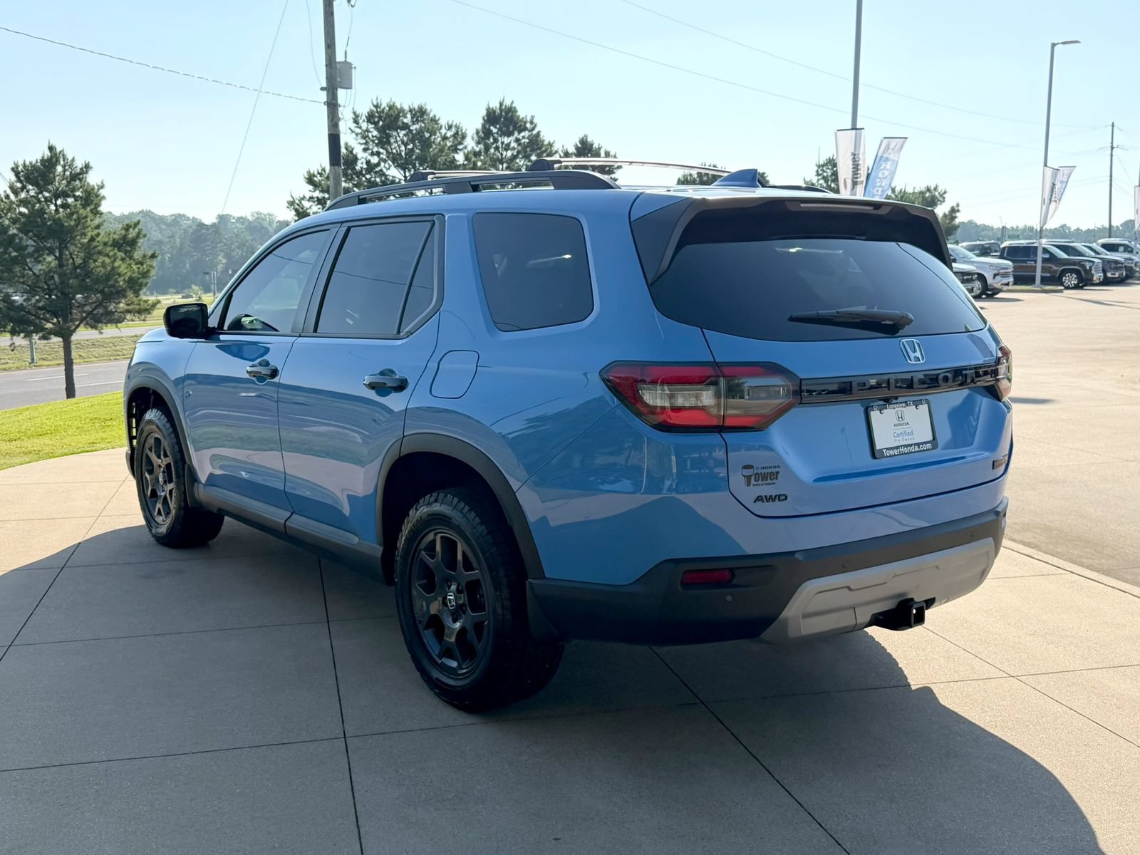 Used 2025 Honda Pilot TrailSport image 4