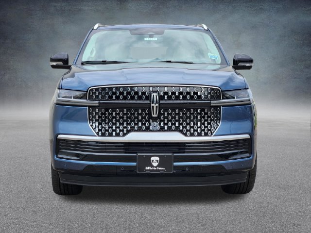 New 2027 Lincoln Navigator Reserve AWD/4WD image 2