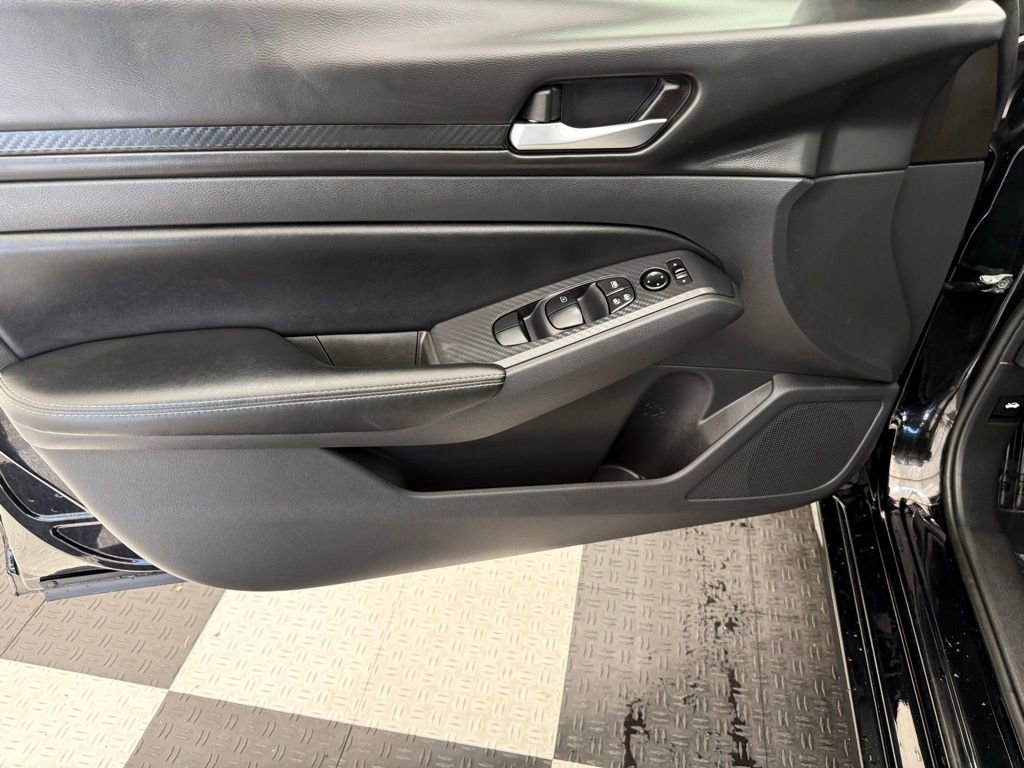 Used 2025 Nissan Altima 2.5 SV image 13