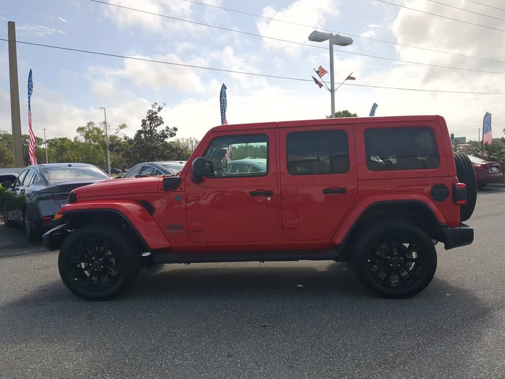 Used 2025 Jeep Wrangler Unlimited Sahara AWD/4WD image 7