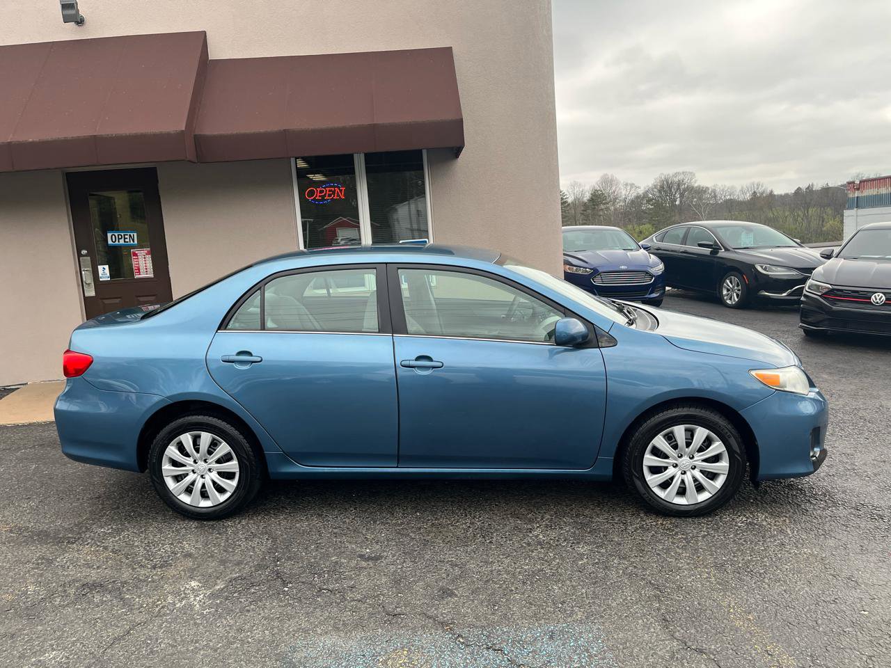 Used 2013 Toyota Corolla LE FWD image 4