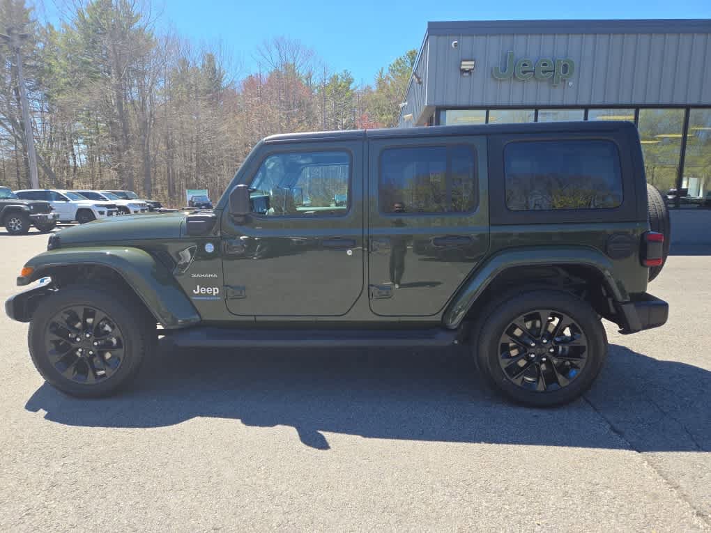 Used 2023 Jeep Wrangler Unlimited Sahara w/ Cold Weather Group AWD/4WD image 9