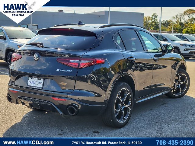 Used 2023 Alfa Romeo Stelvio Veloce AWD/4WD image 7