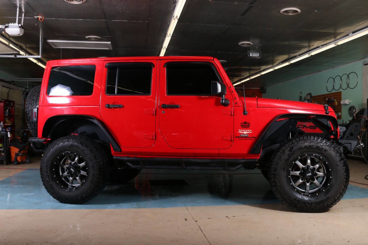 Used 2015 Jeep Wrangler Unlimited Sahara AWD/4WD image 11