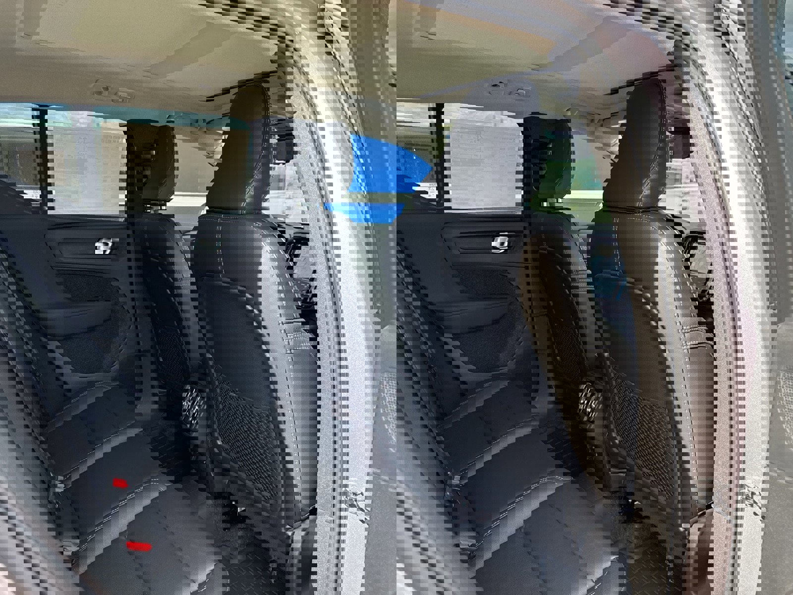 New 2026 Volvo XC40 B5 Ultra w/ Protection Package Premier image 12