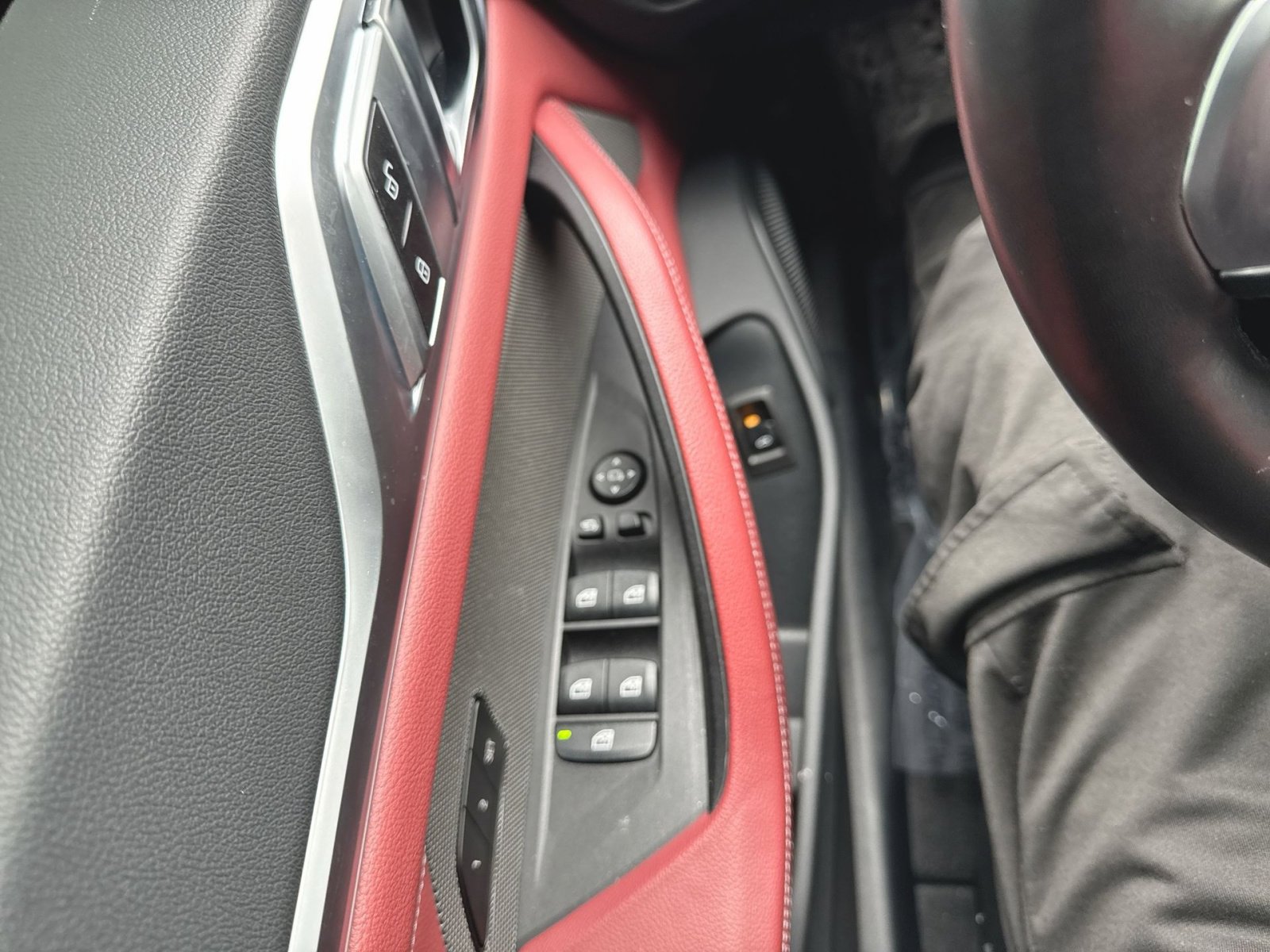 Used 2023 BMW i4 eDrive40 w/ M Sport Package image 9