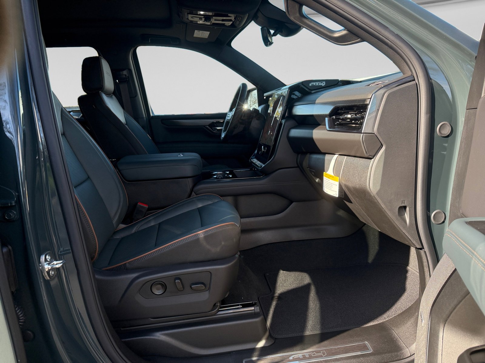 New 2026 GMC Yukon XL AT4 w/ AT4 Premium Package AWD/4WD image 17