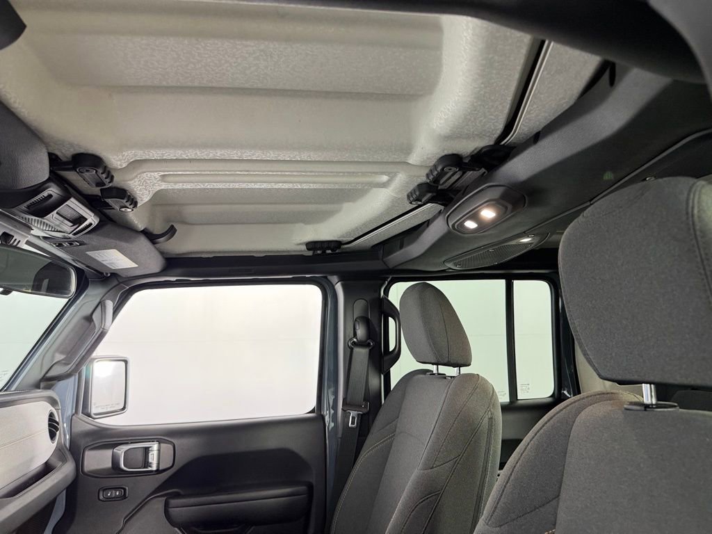 Used 2024 Jeep Wrangler Unlimited w/ Convenience Group image 24