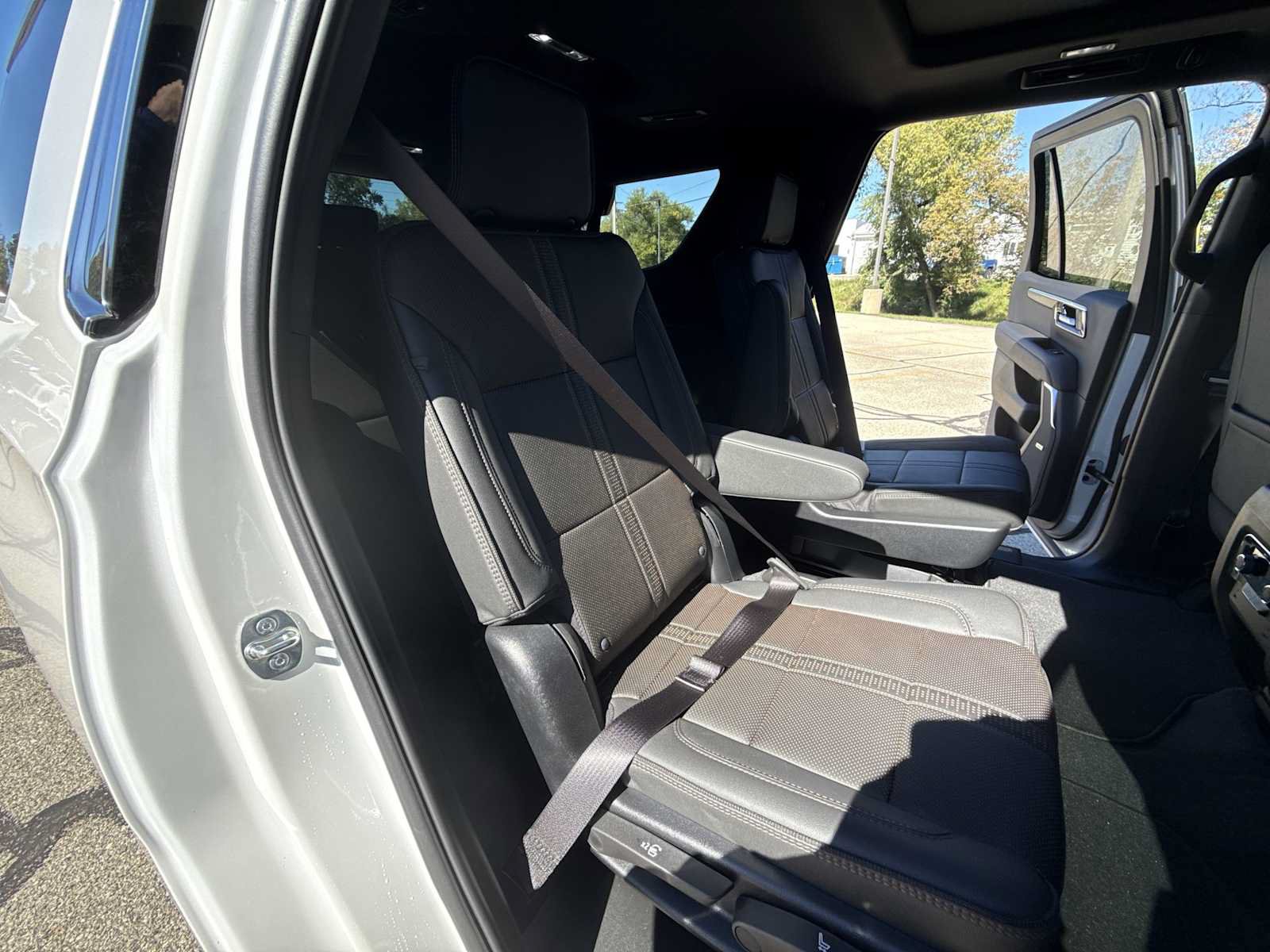 Certified 2025 Chevrolet Tahoe High Country AWD/4WD image 27