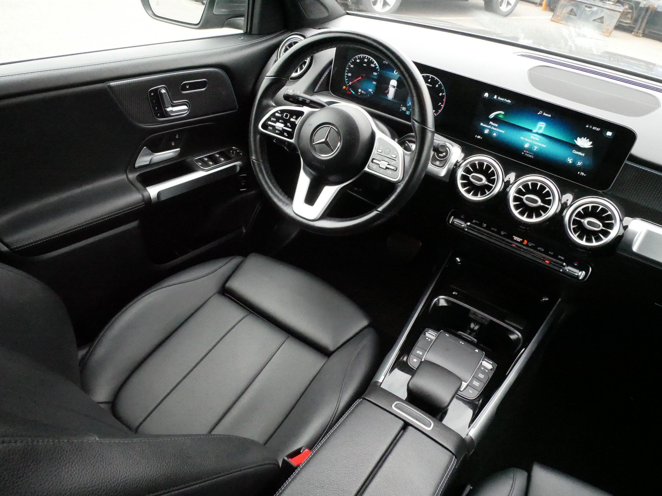 Used 2021 Mercedes-Benz GLB 250 4MATIC image 9
