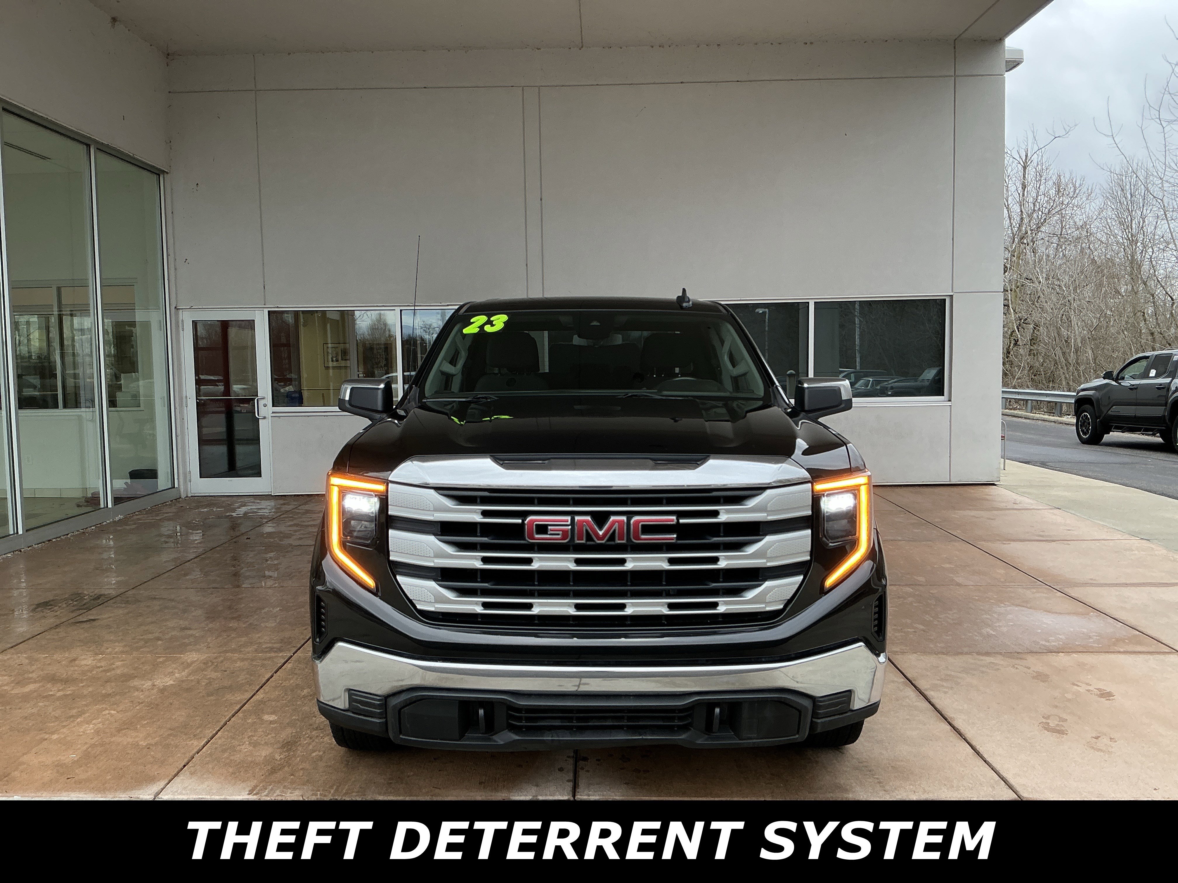 Used 2023 GMC Sierra 1500 SLE w/ Enhanced Capability Package AWD/4WD image 2