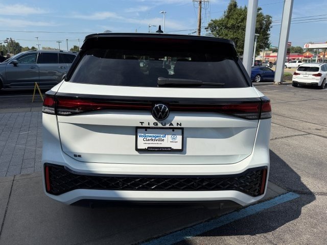 New 2025 Volkswagen Tiguan SE R-Line image 5