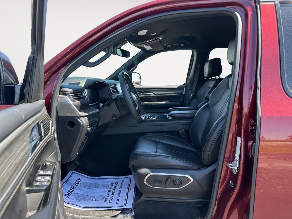 Used 2023 Jeep Wagoneer L Series II AWD/4WD image 8